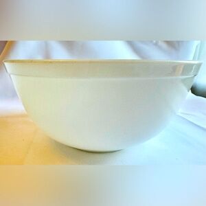 White Pyrex 403 Mixing Bowl